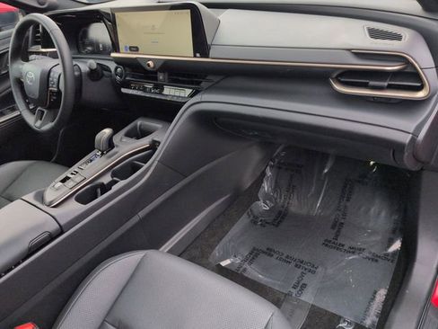 Certified 2023 Toyota Crown Limited image 32