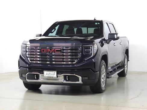 Used 2022 GMC Sierra 1500 Denali w/ Technology Package AWD/4WD image 3