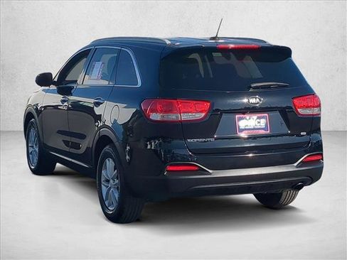 Used 2017 Kia Sorento FWD image 8