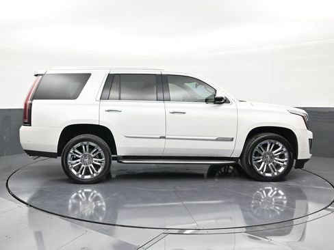 Used 2020 Cadillac Escalade 2WD image 6