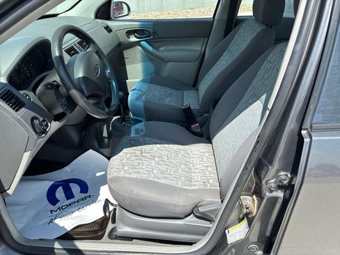 Used 2005 Ford Focus ZX4 Sedan FWD image 11
