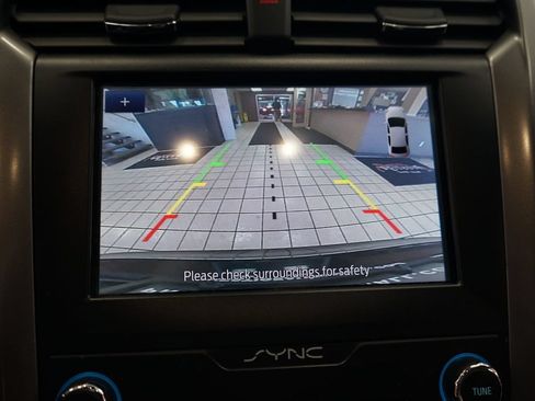 Used 2020 Ford Fusion SE FWD image 9