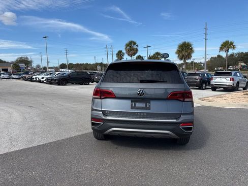 Used 2022 Volkswagen Taos SE image 3