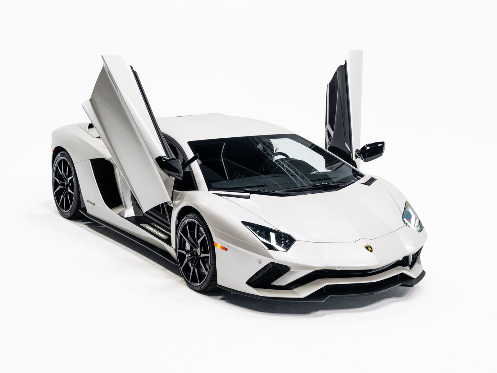 Used 2018 Lamborghini Aventador S AWD/4WD image 9
