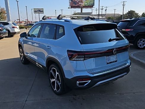 New 2026 Volkswagen Taos SEL image 7