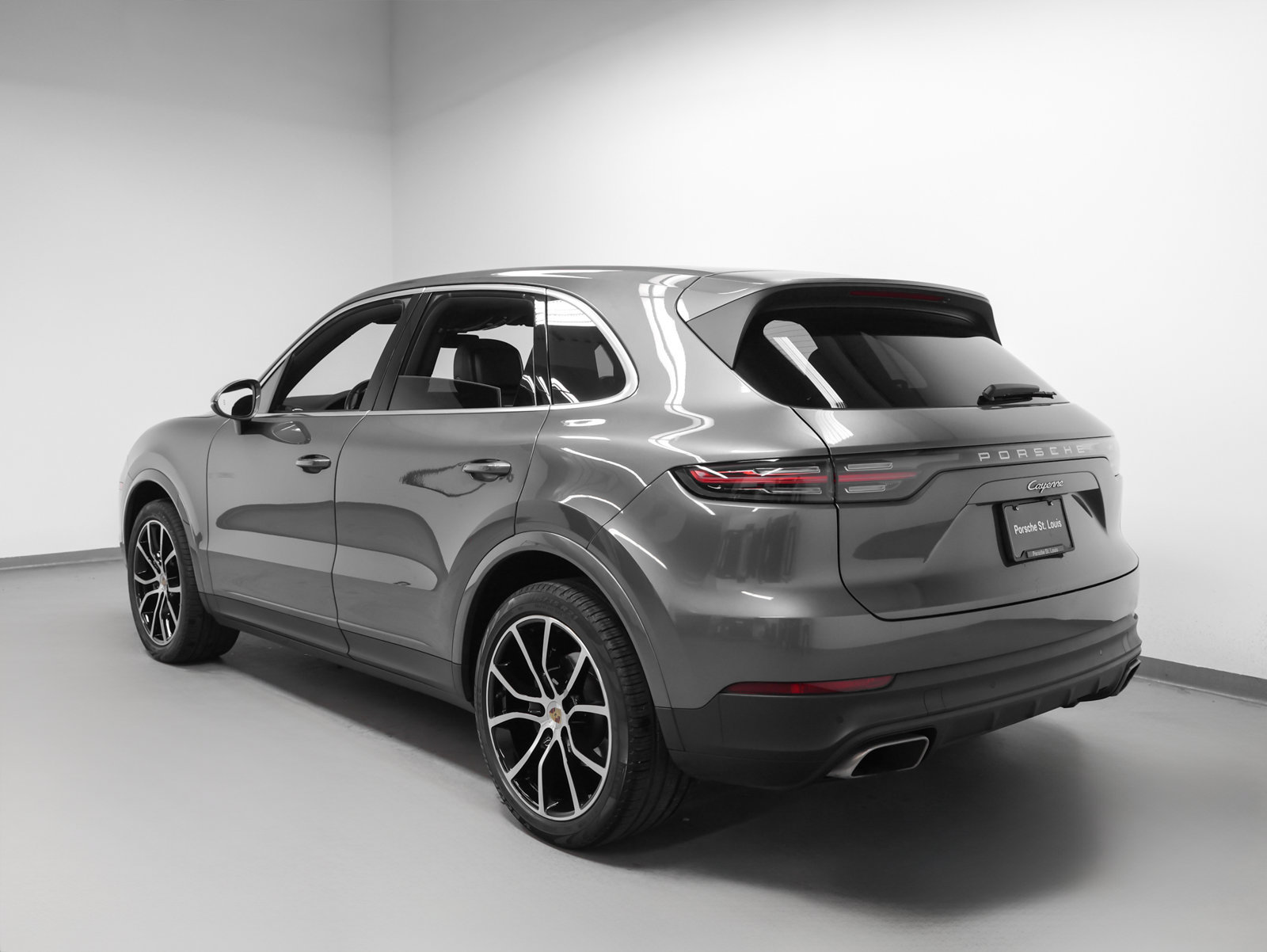 Certified 2023 Porsche Cayenne AWD/4WD image 3