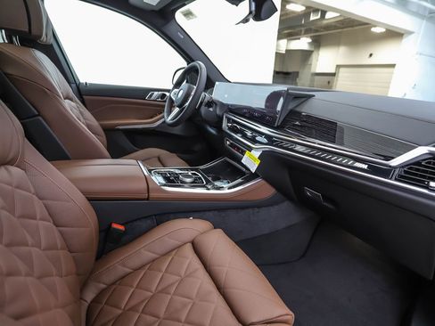 New 2026 BMW X5 M60i w/ Climate Comfort Package image 31