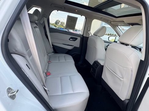 Used 2023 Nissan Rogue SL w/ SL Premium Package FWD image 32