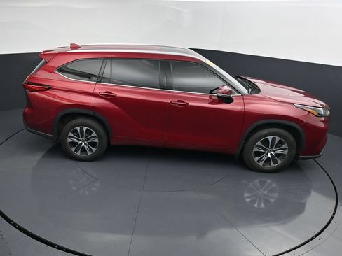 Used 2022 Toyota Highlander XLE AWD/4WD image 31