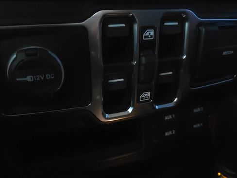 Used 2021 Jeep Gladiator Willys image 36