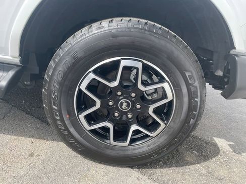 Certified 2025 Ford Bronco Outer Banks AWD/4WD image 14