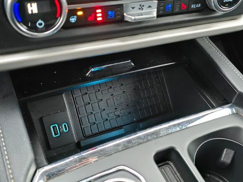 Used 2024 Ford Expedition Max XLT image 29