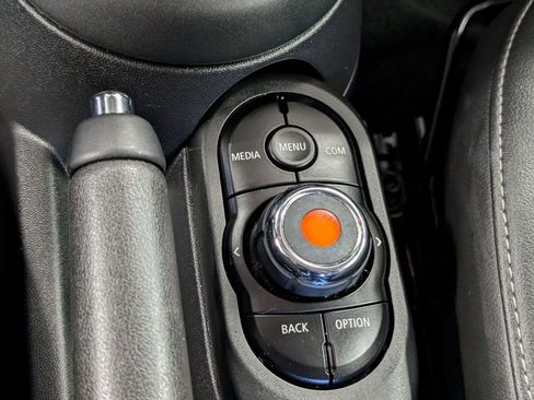 Used 2020 MINI Cooper 4-Door Hardtop w/ Storage Package image 19