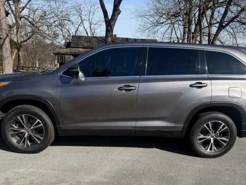 Used 2019 Toyota Highlander LE image 10