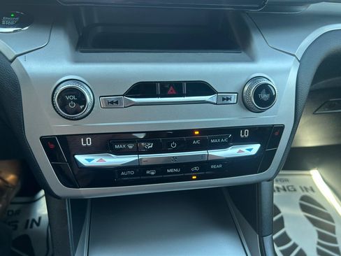 Used 2021 Ford Explorer XLT RWD image 16