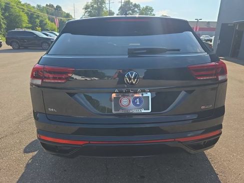 Used 2022 Volkswagen Atlas Cross Sport SEL R-Line AWD/4WD image 25