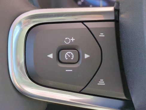 New 2025 Volvo XC40 B5 Core w/ Protection Package Premier image 24