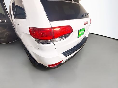 Used 2018 Jeep Grand Cherokee Laredo image 28
