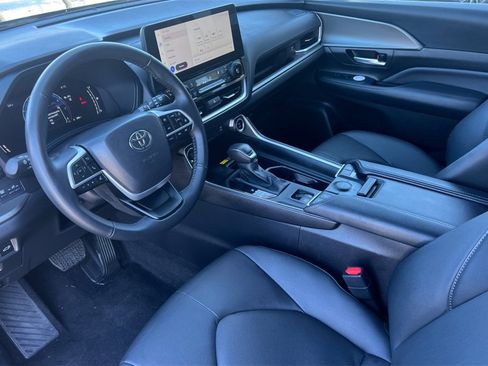 Certified 2025 Toyota Grand Highlander AWD image 12