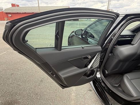 Used 2026 BMW M5 w/ Executive Package image 29