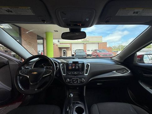 Used 2018 Chevrolet Malibu LT FWD image 26