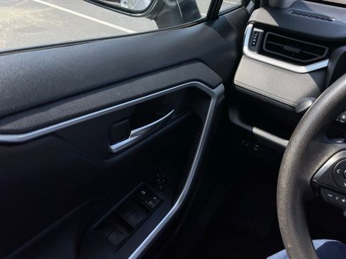 Used 2020 Toyota RAV4 XLE image 23