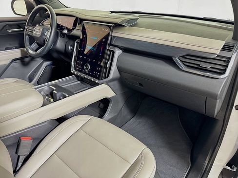Certified 2026 GMC Acadia Elevation w/ Elevation Premium Package FWD image 29