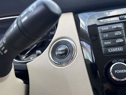 Used 2014 Nissan Rogue SV w/ SV Premium Package FWD image 32