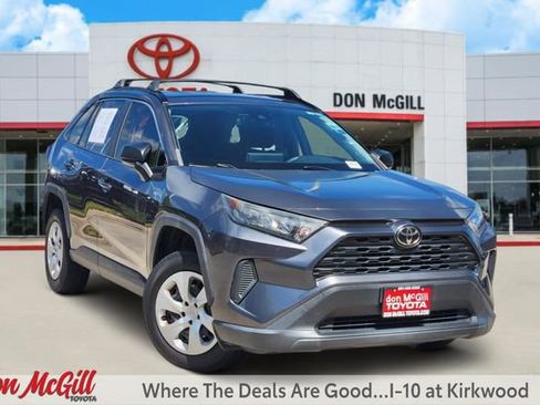 Used 2019 Toyota RAV4 LE FWD image 1