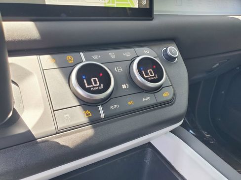 Used 2025 Land Rover Defender 110 S AWD/4WD image 29