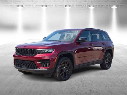 Used 2024 Jeep Grand Cherokee Altitude AWD/4WD image 4
