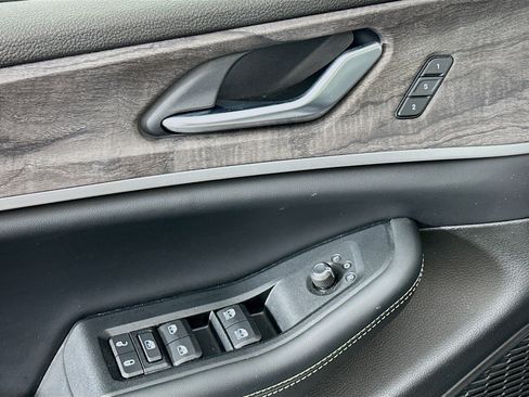 Used 2023 Jeep Grand Cherokee Limited w/ Black Appearance Package image 15