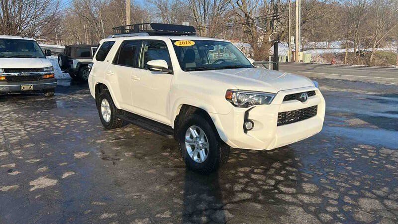 Used 2018 Toyota 4Runner SR5 AWD/4WD image 3