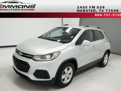 Used 2019 Chevrolet Trax LT w/ LT Convenience Package FWD image 1