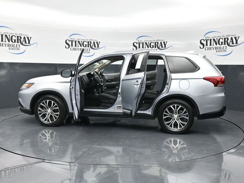 Used 2017 Mitsubishi Outlander ES FWD image 40