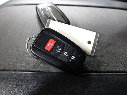 Certified 2022 Toyota Highlander XLE image 18