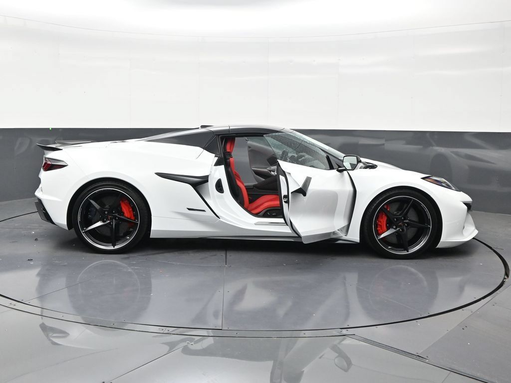 Used 2025 Chevrolet Corvette E-Ray AWD/4WD image 29