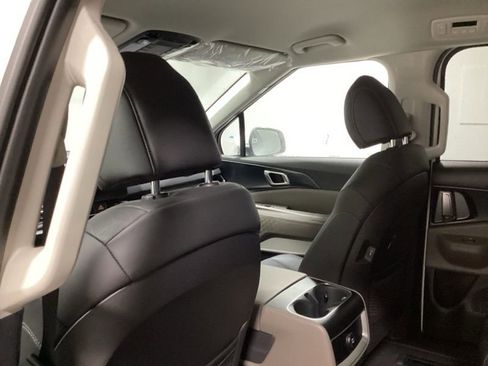 New 2026 Kia Carnival image 16