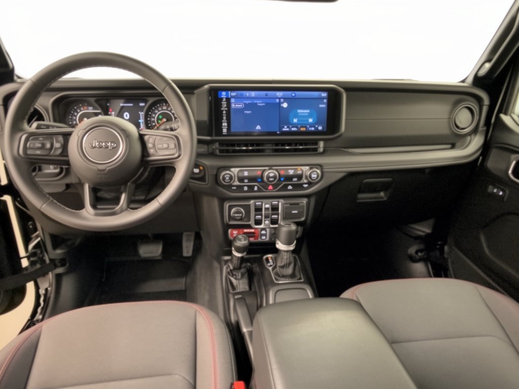 Used 2025 Jeep Gladiator Rubicon w/ Technology Group AWD/4WD image 17