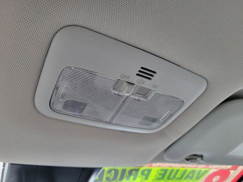 Used 2018 Toyota Corolla LE w/ LE Premium Package image 23