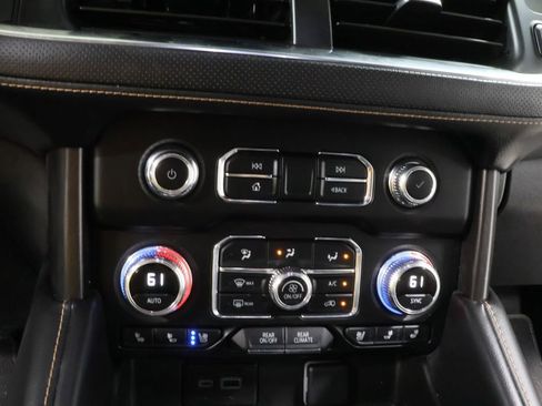 Used 2024 GMC Yukon XL AT4 w/ Technology Package AWD/4WD image 11