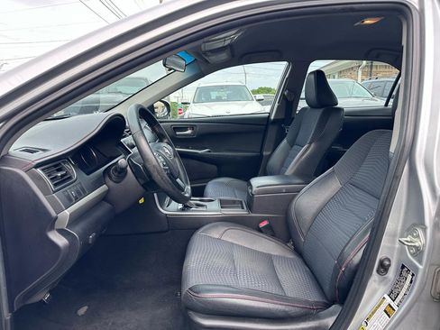 Used 2015 Toyota Camry SE FWD image 10