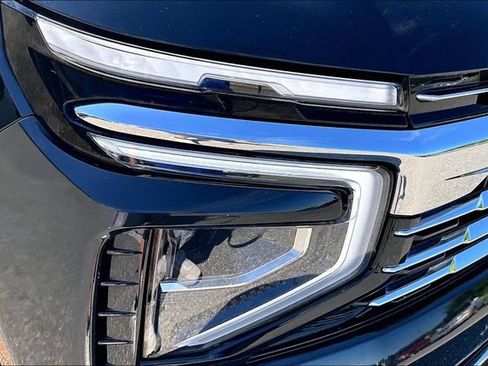 Used 2025 Chevrolet Suburban LT AWD/4WD image 29