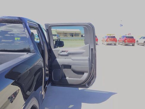Used 2025 GMC Sierra 1500 SLT AWD/4WD image 16