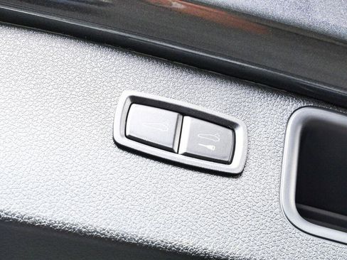 New 2026 Porsche Macan Turbo AWD/4WD image 33