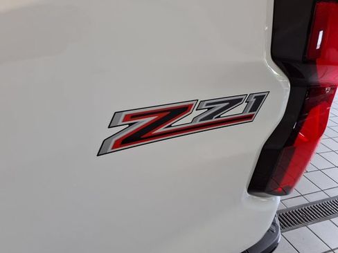 Used 2024 Chevrolet Colorado Z71 w/ Z71 Convenience Package 2 AWD/4WD image 21
