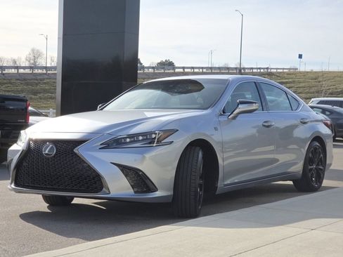 Certified 2025 Lexus ES 300h w/ Premium Package image 24