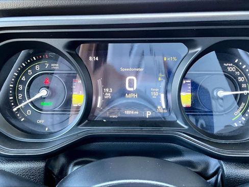 Used 2025 Jeep Wrangler Unlimited Sahara AWD/4WD image 8