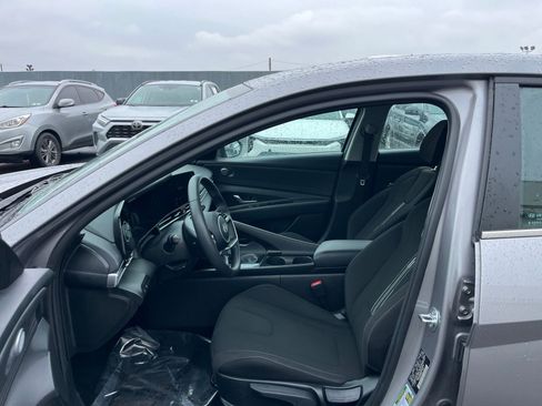 Used 2025 Hyundai Elantra SEL image 27
