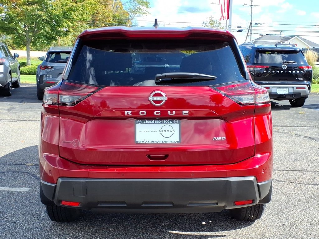 Used 2024 Nissan Rogue S AWD/4WD image 4